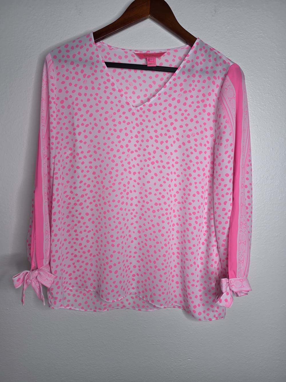 Lilly Pulitzer Pamala Lileeze Top Pink Spot V-Neck Tie Sleeve Blouse Coquette S